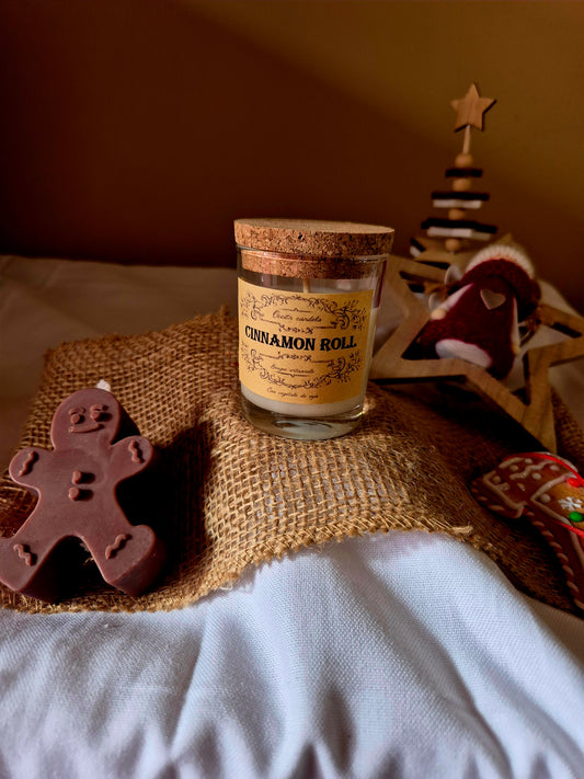 Petite candela Cinnamon roll